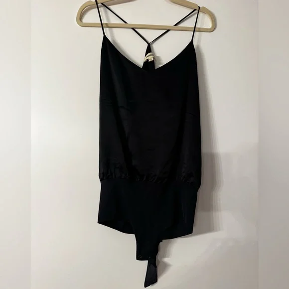 L’Agence Silk Plunge Neck Bodysuit in Black, Size Large. 🖤 - Picture 5 of 9